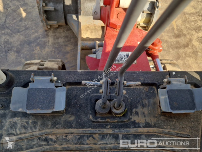 Escavadora Takeuchi TB216