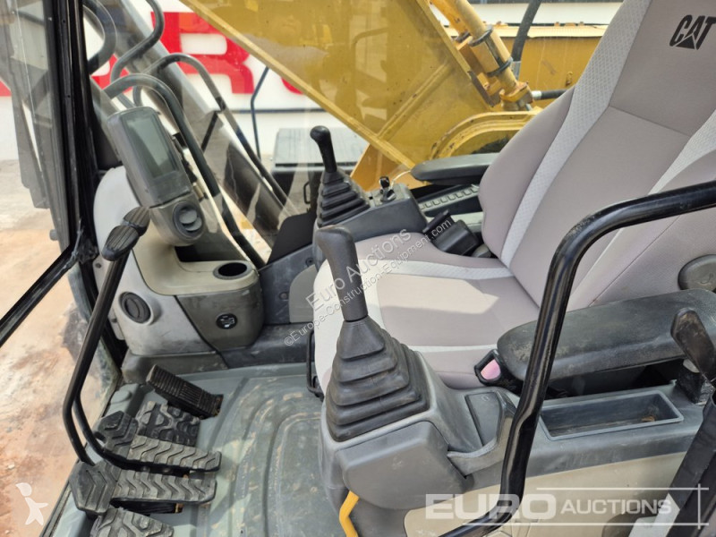 Escavatore Caterpillar 2