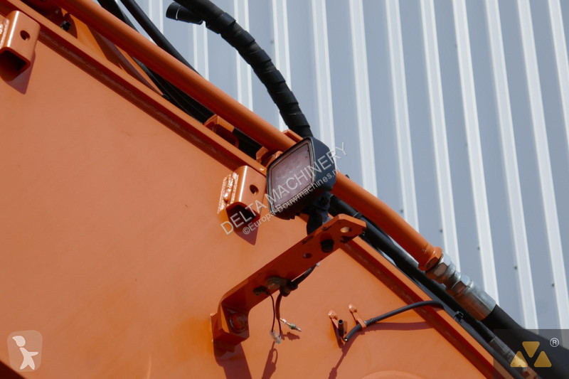 Escavatore Hitachi -6