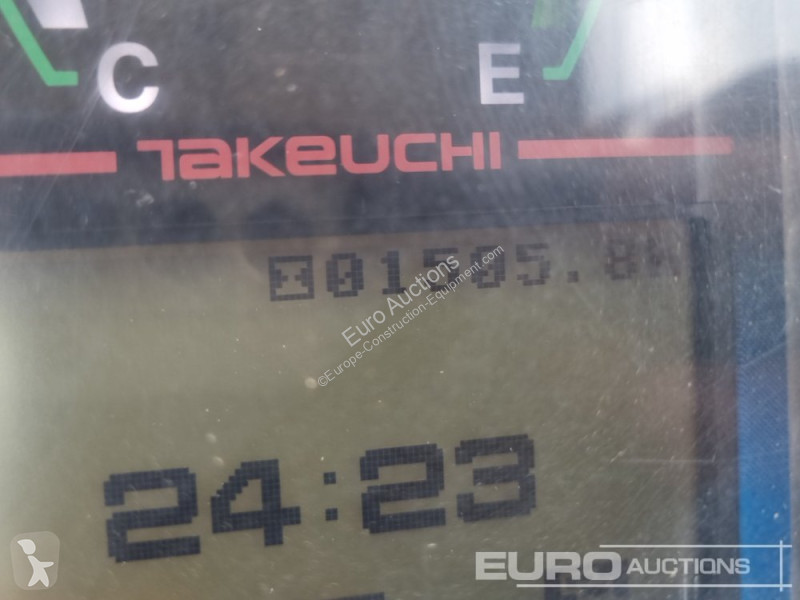 Escavadora Takeuchi TB216