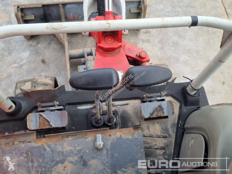Escavadora Takeuchi TB216