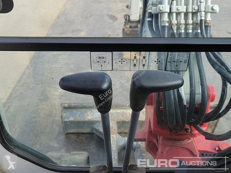 Escavadora Takeuchi 0
