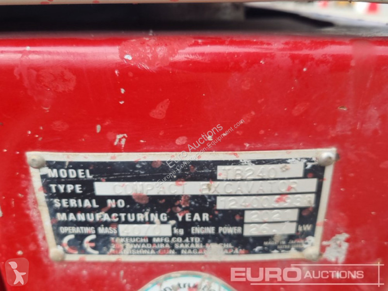Escavadora Takeuchi TB240