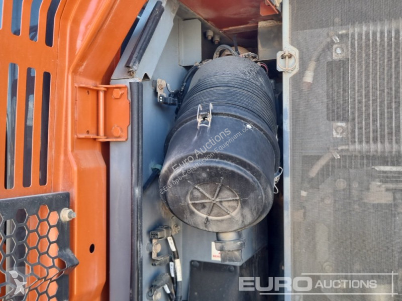Excavadora Hitachi -7