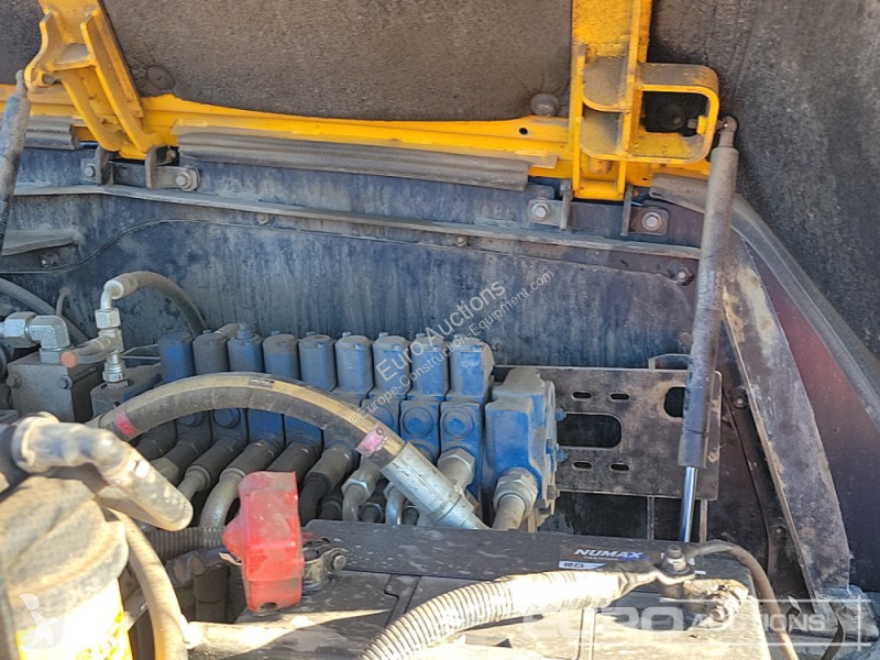 Lopatový nakládač JCB 86C-2