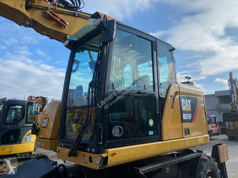 جرافة Caterpillar F