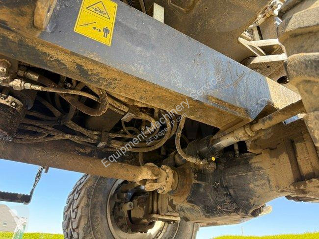 جرافة Yanmar B 95 W
