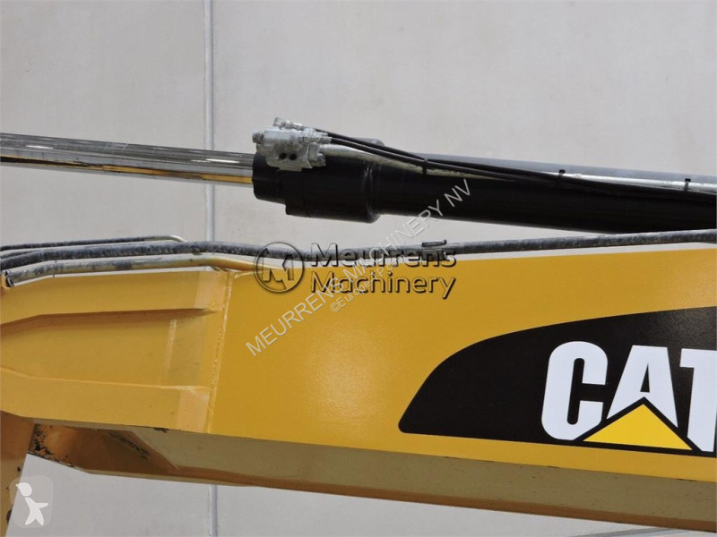 جرافة Caterpillar F