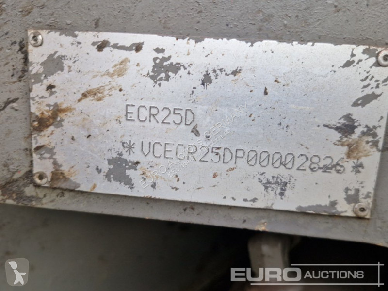Багер Volvo ECR25D