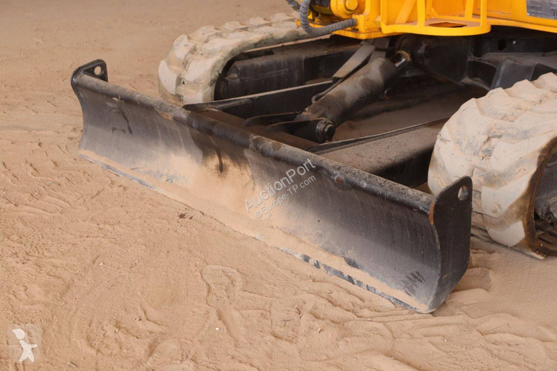 جرافة JCB 8056