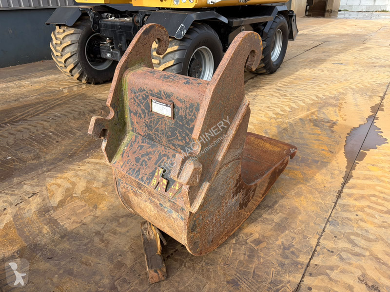 Багер Caterpillar F