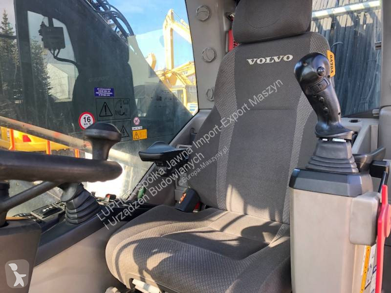 Escavadora Volvo EW240EMH