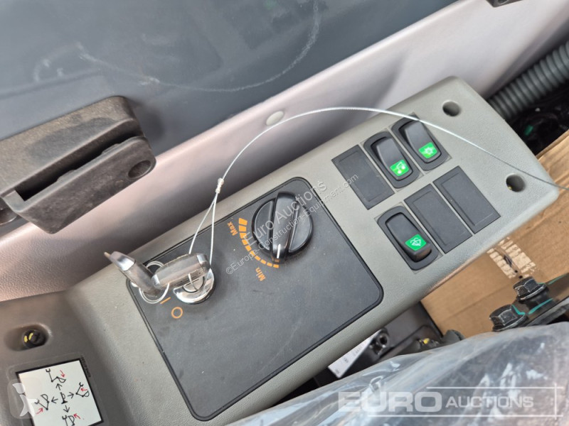 جرافة Hyundai R215L