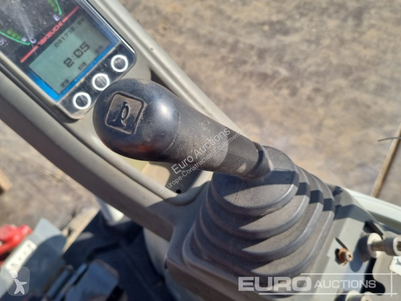 Escavadora Takeuchi TB216