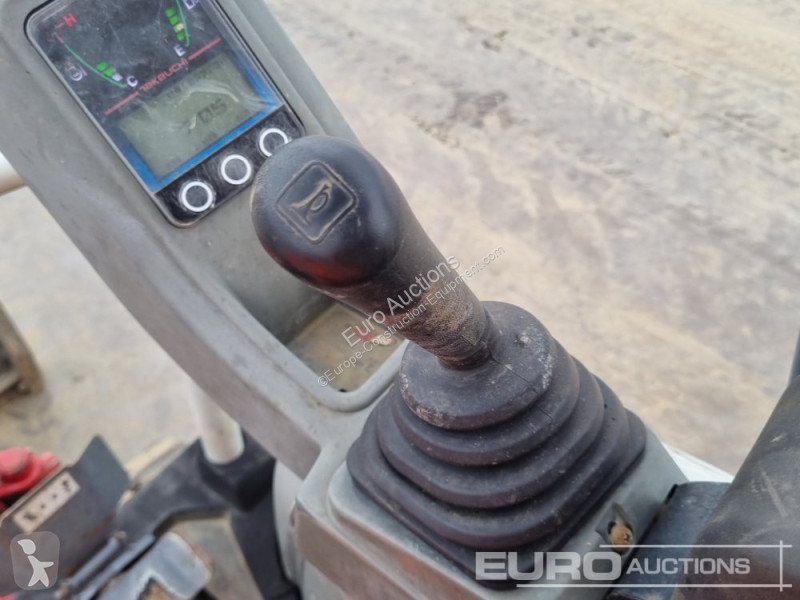 Escavadora Takeuchi TB216