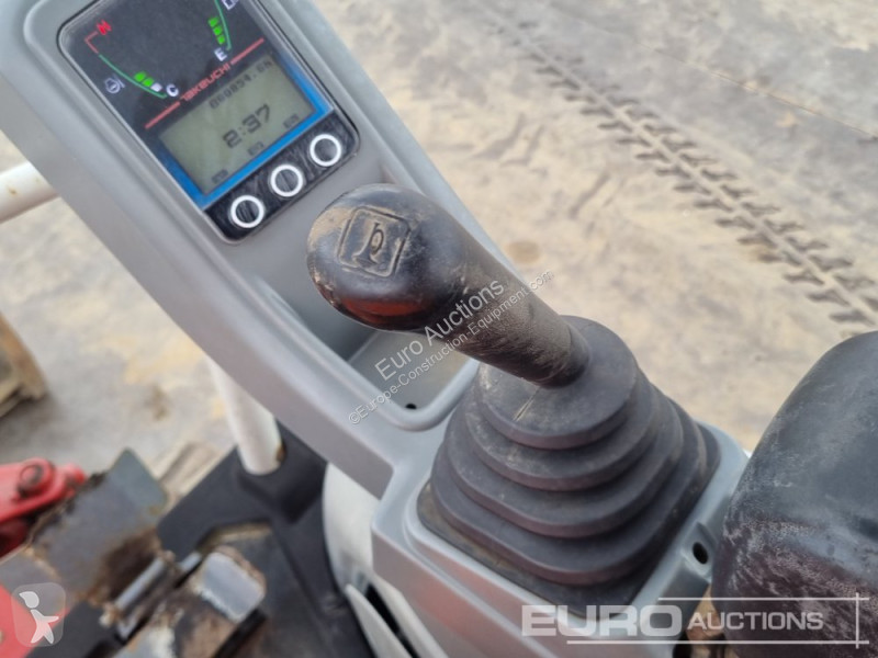 Escavadora Takeuchi TB216
