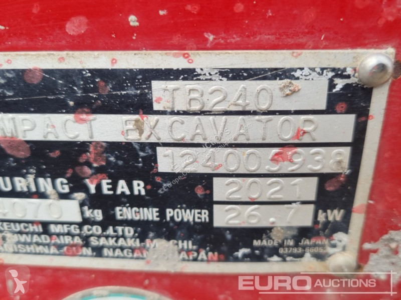 Escavadora Takeuchi TB240