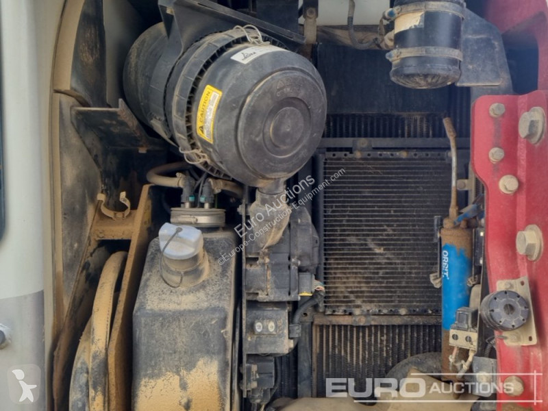 جرافة Takeuchi TB2150R
