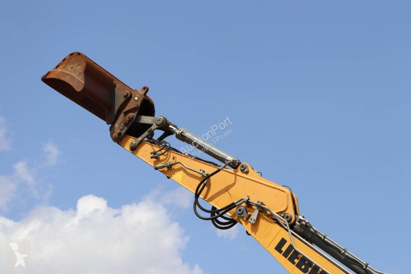 Escavatore Liebherr R922