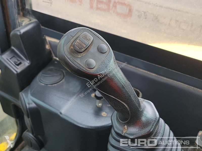 Lopatový nakládač Komatsu PC26MR-3