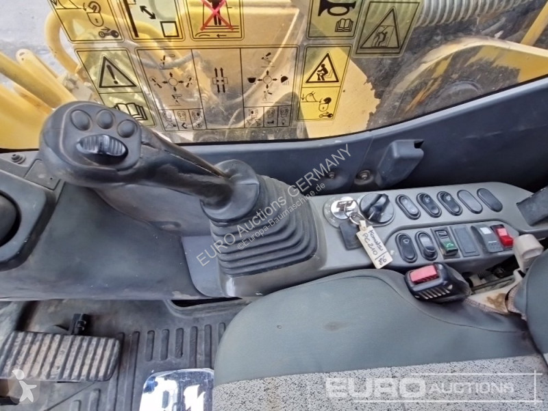 جرافة Komatsu 10