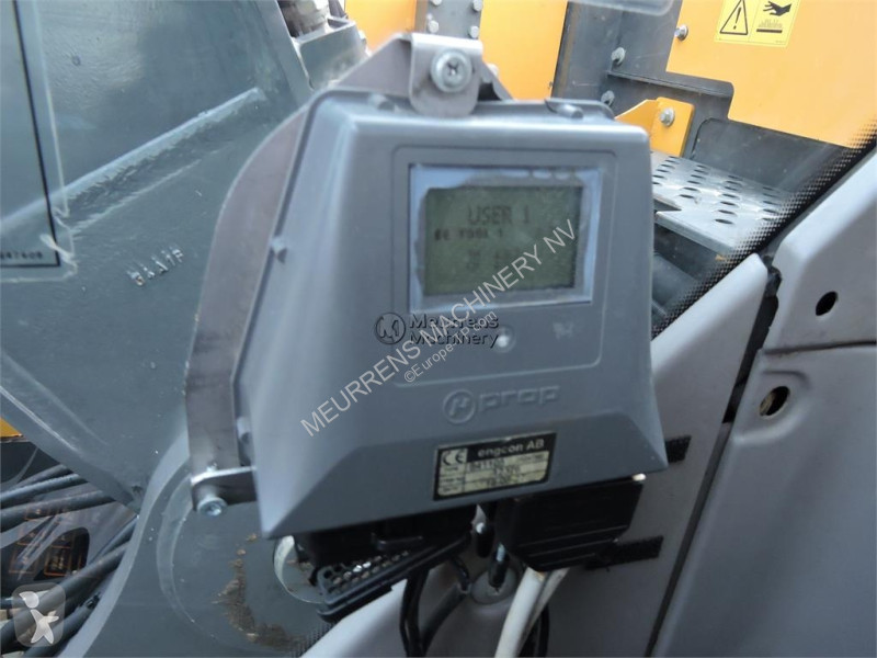 Багер Volvo ECR235