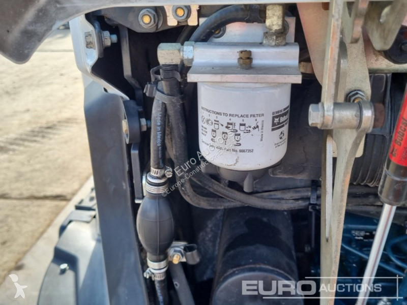جرافة Bobcat E27Z