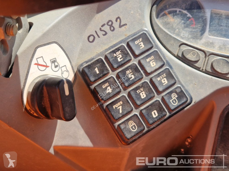 جرافة Bobcat E17