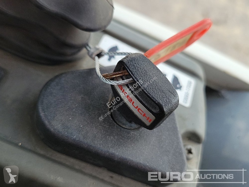 Escavadora Takeuchi TB216