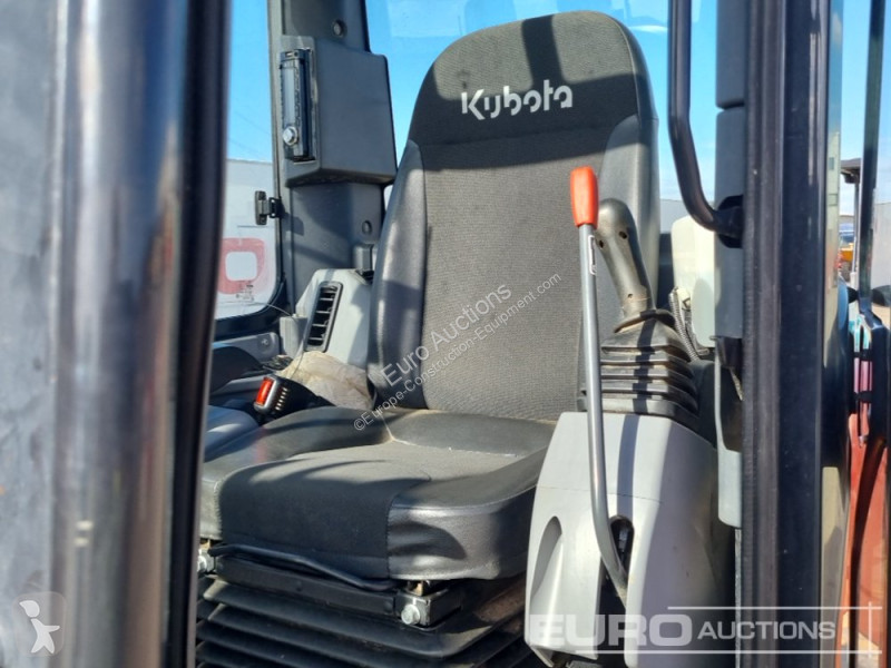 Lopatový nakládač Kubota KX037-4
