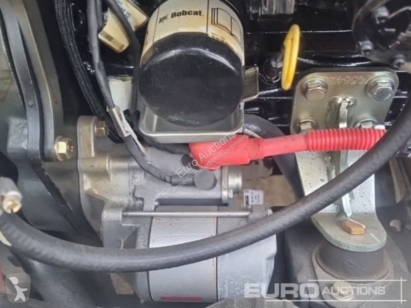 Lopatový nakládač Bobcat E19