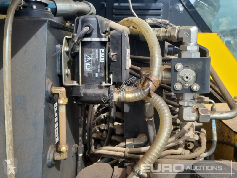 Escavadora Komatsu PC80MR-5