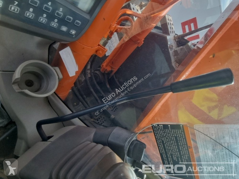 Escavatore Hitachi ZX135U5-3