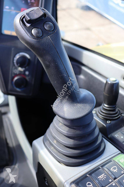 جرافة Neuson EW65