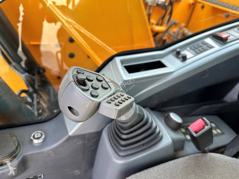 جرافة Hyundai HX130 LCR