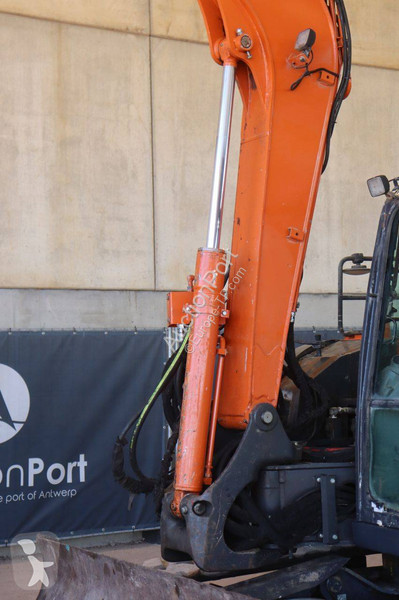 Lopatový nakládač Hitachi Zaxis B-6