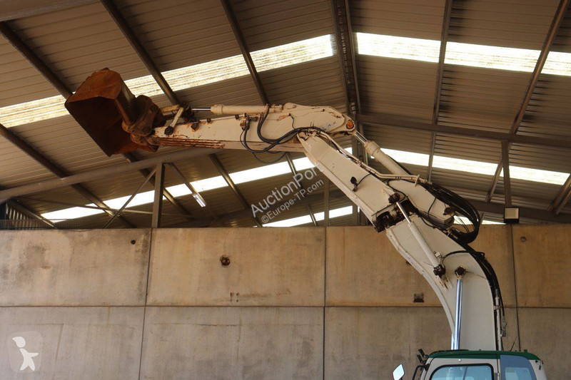 Excavator Hyundai Robex 210LC9