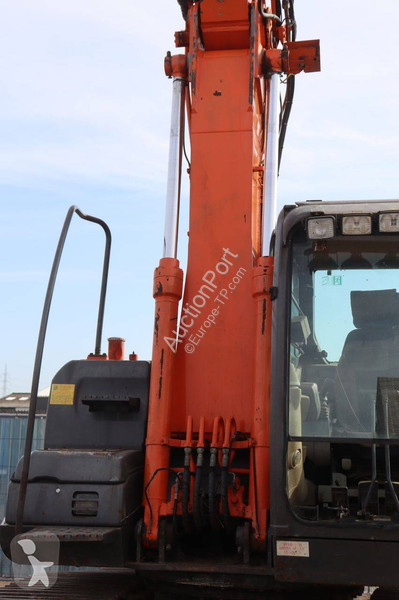 جرافة Hitachi