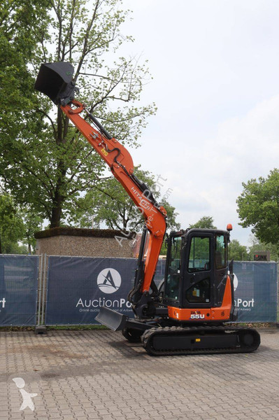 جرافة Hitachi ZX55U6