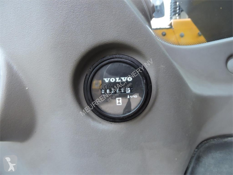 Багер Volvo ECR235