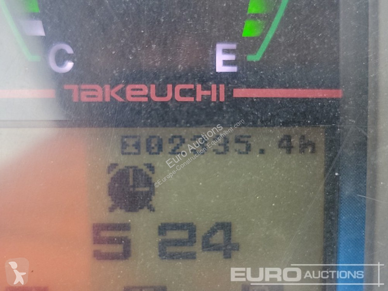 Escavadora Takeuchi TB216