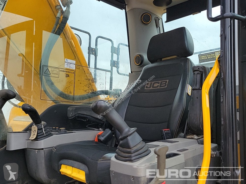 جرافة JCB 220XLC