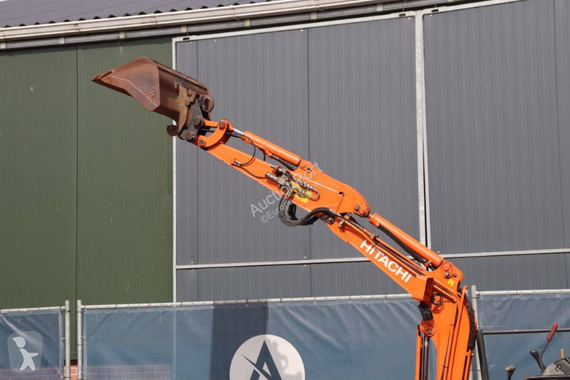 Escavatore Hitachi ZX17U