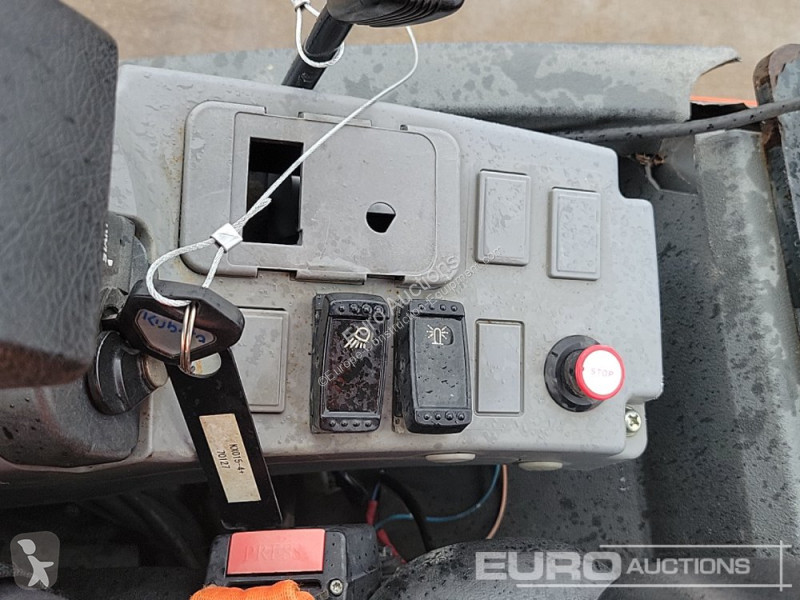 Lopatový nakládač Kubota KX015-4