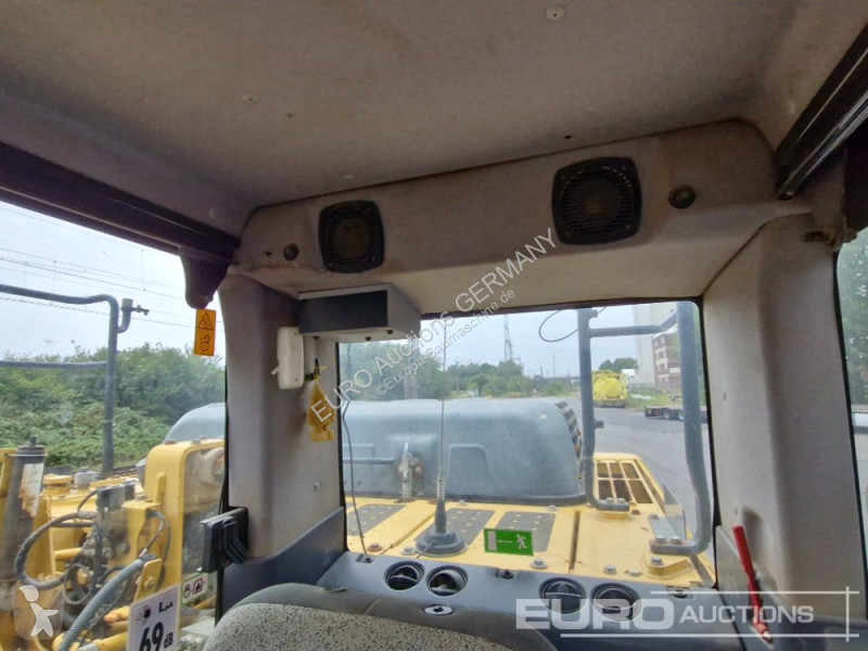 جرافة Komatsu 10