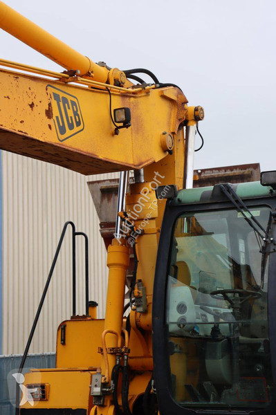 جرافة JCB