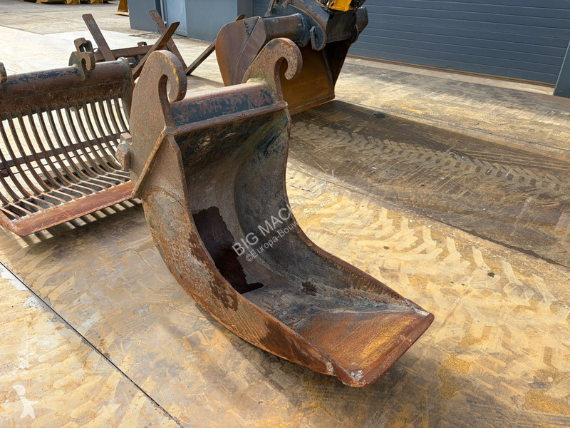 Багер Caterpillar F