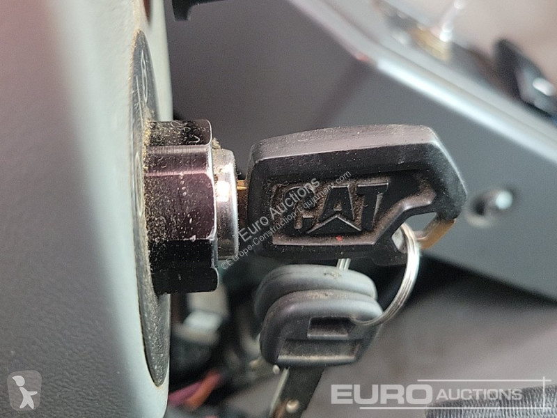 Lopatový nakládač Caterpillar 308E2