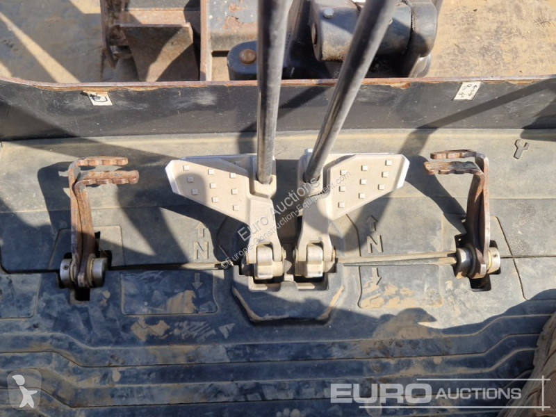 جرافة Bobcat E17