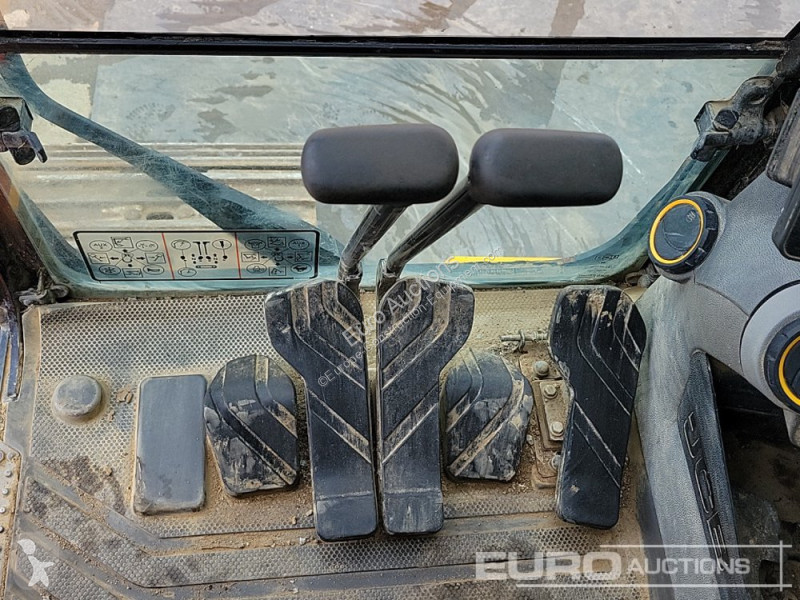جرافة JCB 220XLC